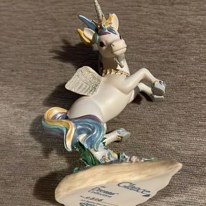 Vintage Glance unicorn, part of the Rainbow Dreams collection
